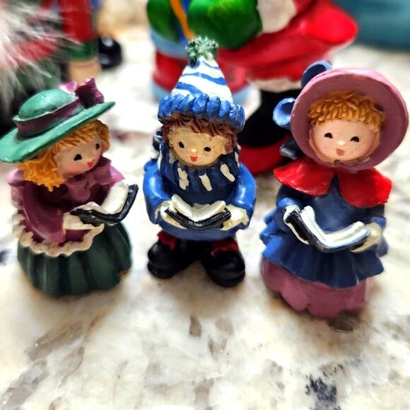 🎄 Set of 3 Miniature Mini Vintage Christmas Carolers - Picture 1 of 3